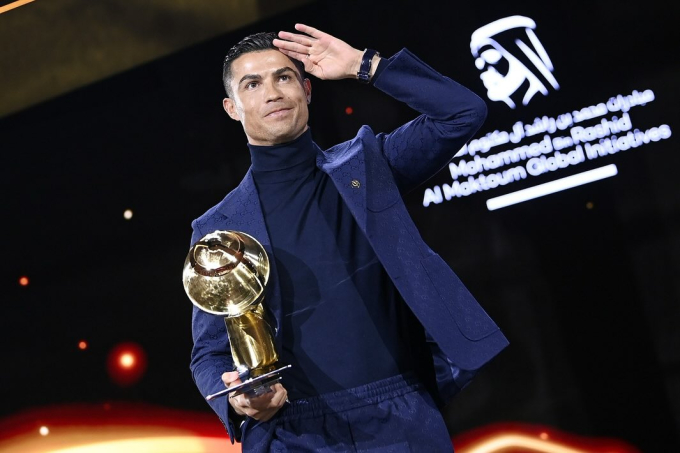 Bạn gái Ronaldo đeo kim cương đầy người đến dự lễ trao giải, hạnh phúc đến phát khóc khi được CR7 gọi là vợ - Ảnh 6.