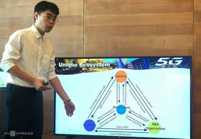 Đại diện Công viên Khoa học Tân Trúc chia sẻ về mô hình phát triển ngành công nghiệp bán dẫn của Đài Loan. Ảnh: Lệ Nguyễn